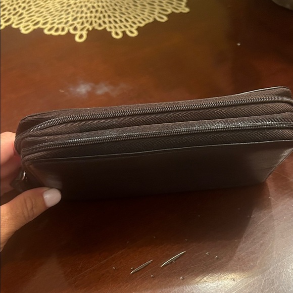 Liz Claiborne Brown Leather Wallet - Picture 4 of 10